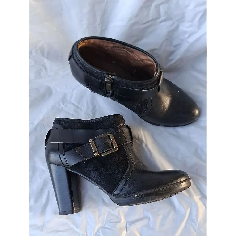 Clark's Tige De Cuir Women’s Black Leather Buckle Ankle Booties Sz 7